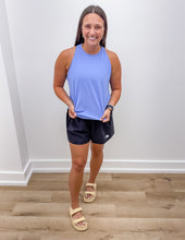 Load image into Gallery viewer, The North Face Women's Wander Shorts 2.0 in TNF Black